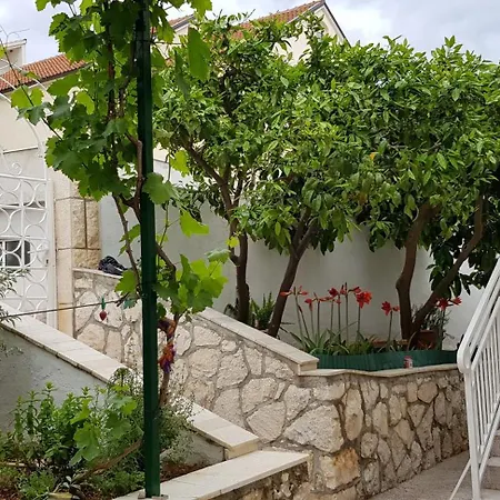 Pensionat And With Parking Space Hvar - 15378