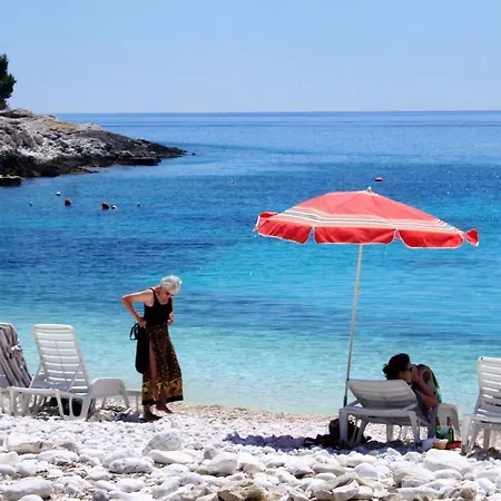 And With Parking Space Hvar - 15378 Affittacamere